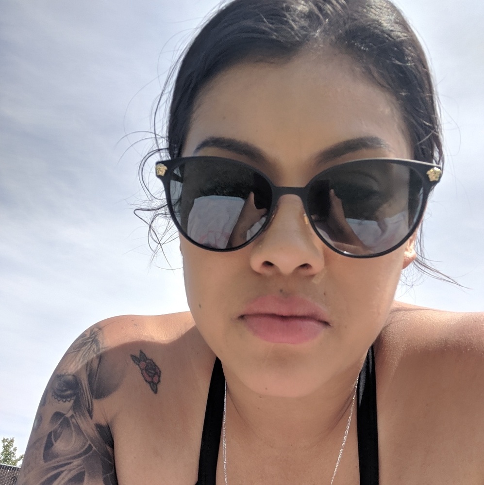 Meet your Posher, Iris